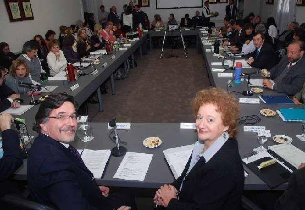 *Neuqu�n no extiende clases; R�o Negro s�