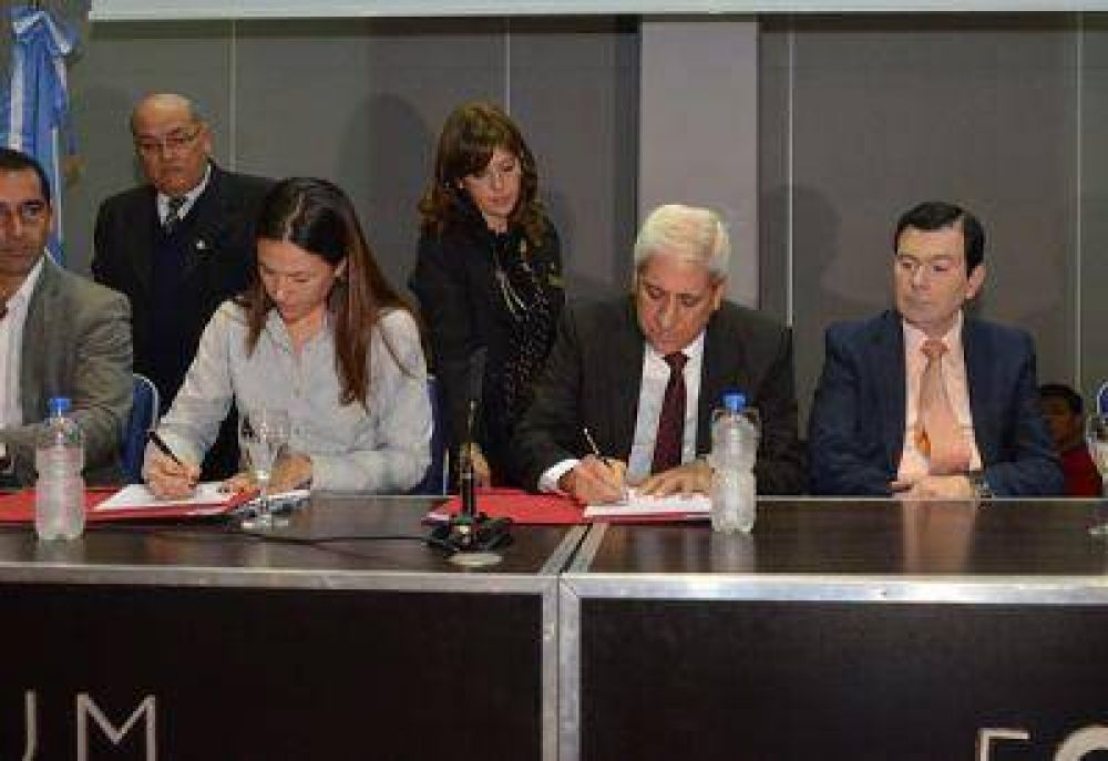 Naci�n y Provincia firmaron un convenio de adhesi�n al Programa Hogar