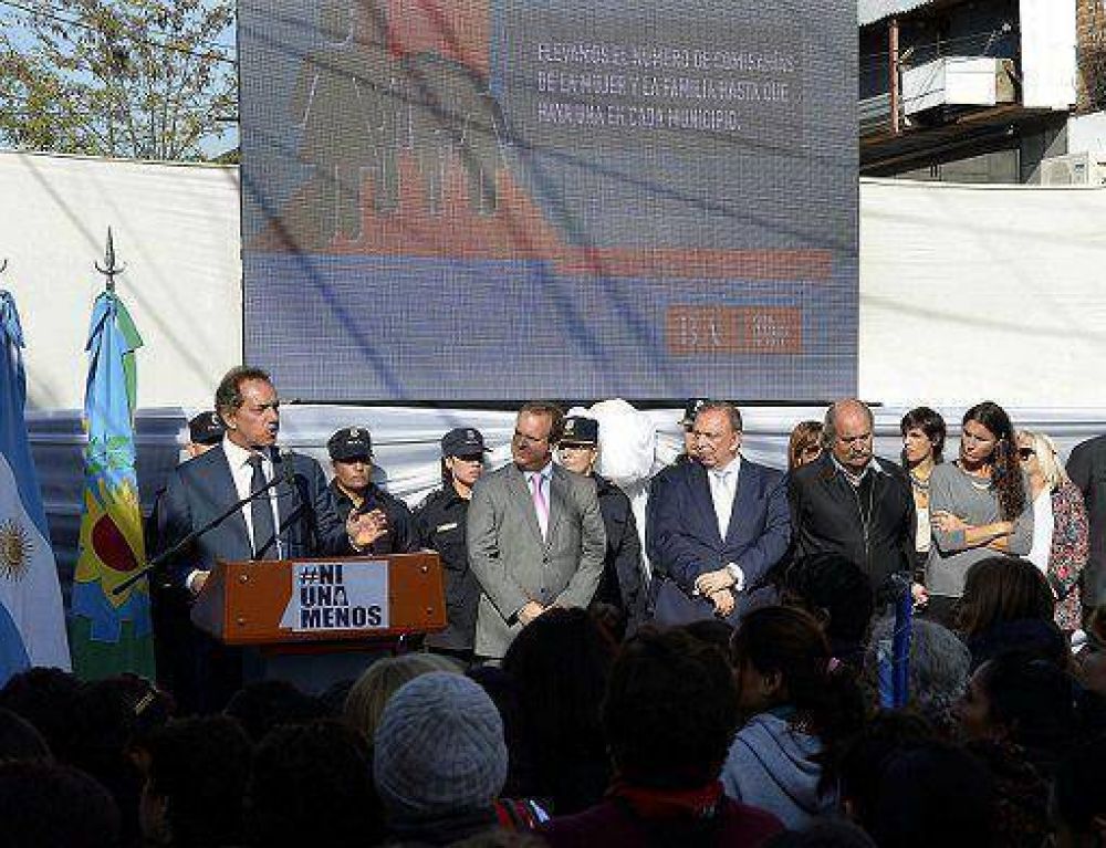 Scioli inaugur� una comisar�a de la mujer junto al Intendente Z�ccaro