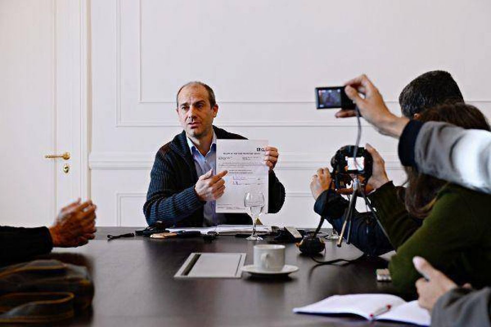 Santiago Aparicio: �Me llama la atenci�n que el gobernador hace siete a�os que no presenta la declaraci�n jurada, y se fijen en m�