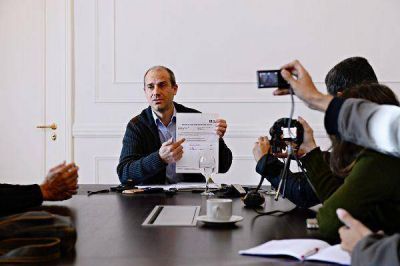 Santiago Aparicio: �Me llama la atenci�n que el gobernador hace siete a�os que no presenta la declaraci�n jurada, y se fijen en m�