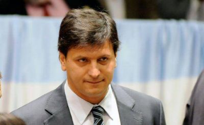 M�ximo Kirchner le orden� a Mauricio G�mez Bull, poner en el freezer la Comisi�n de Deportes en el Congreso