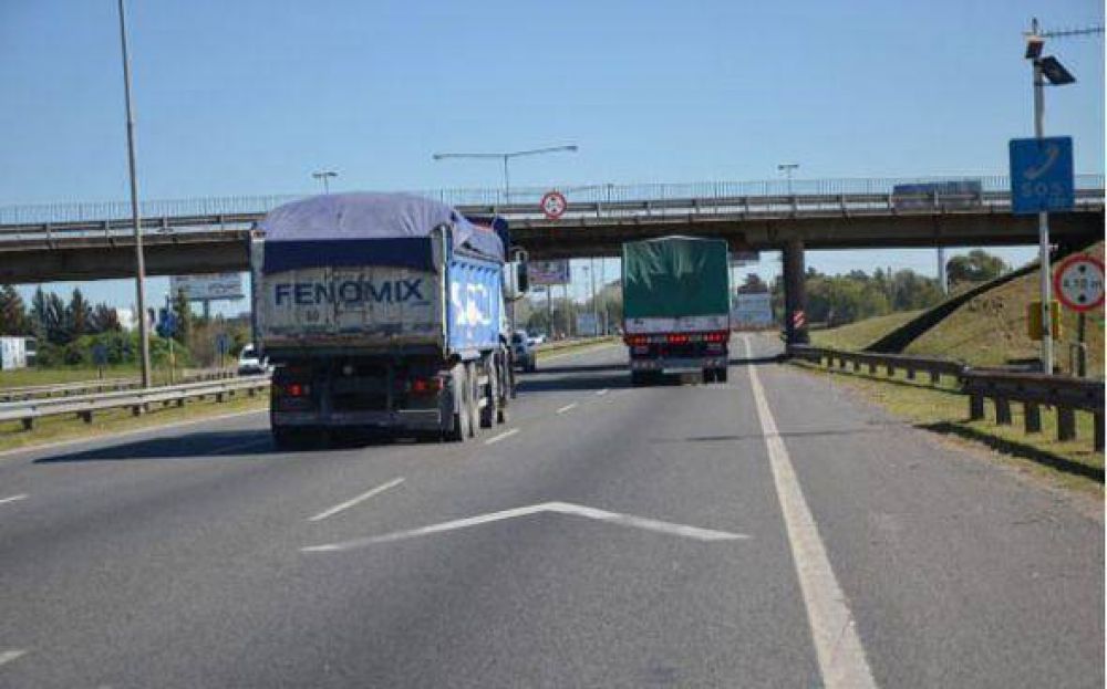 Colocan detectores de altura en el Peaje Pilar para evitar que m�s camiones choquen con los puentes