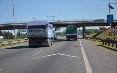 Colocan detectores de altura en el Peaje Pilar para evitar que m�s camiones choquen con los puentes