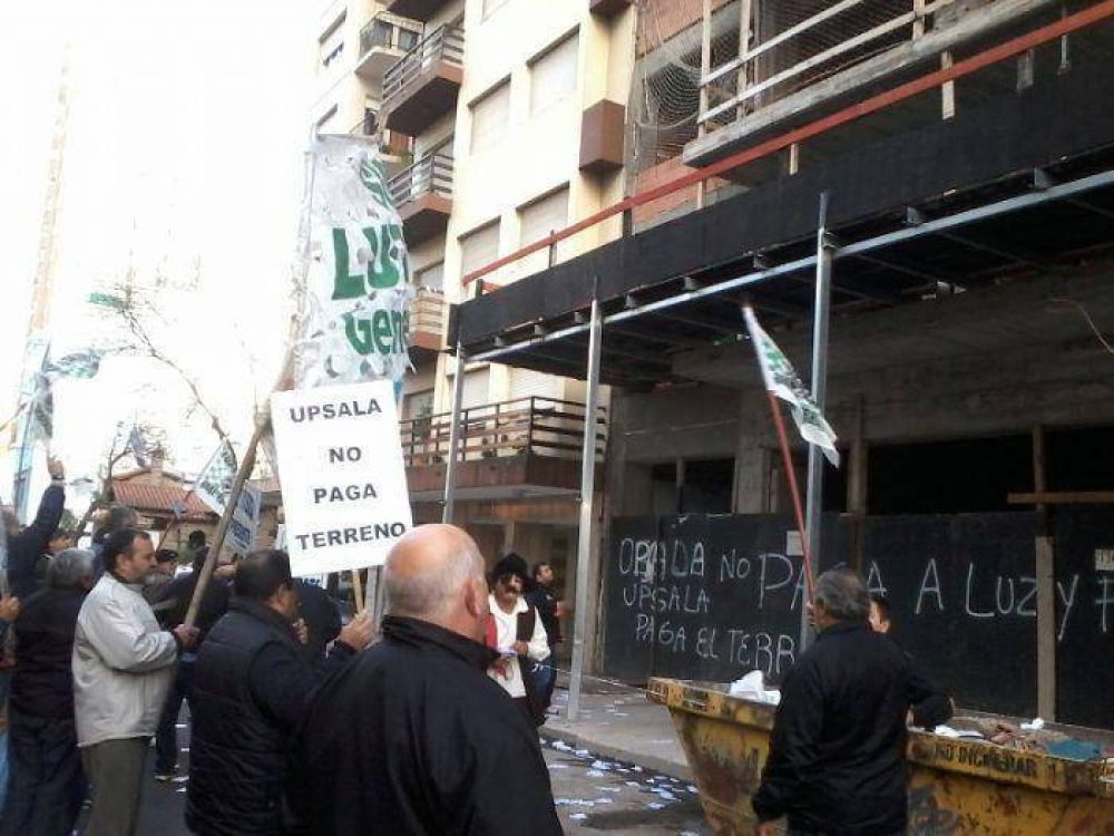 El sindicato Luz y Fuerza General Pueyrredon reclama pago adeudado a constructora