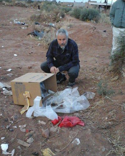 Vecinos alertaron sobre la presencia de residuos hospitalarios en la barda en Plottier