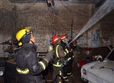 San Luis: ardi� un taller mec�nico en la avenida Julio A. Roca