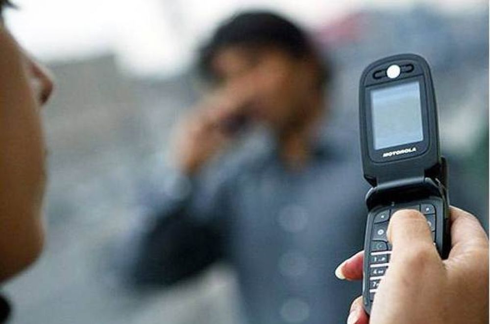 Diputada convoca a boicot contra el aumento de telefon�a celular