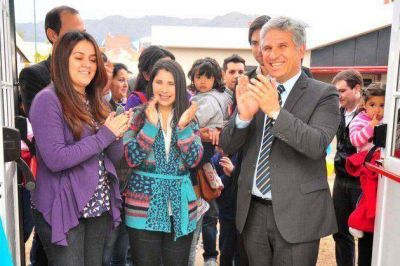 Computadoras, estampillas, TuBi, casas, ciclov�a y una nueva empresa para pueblos de Ayacucho
