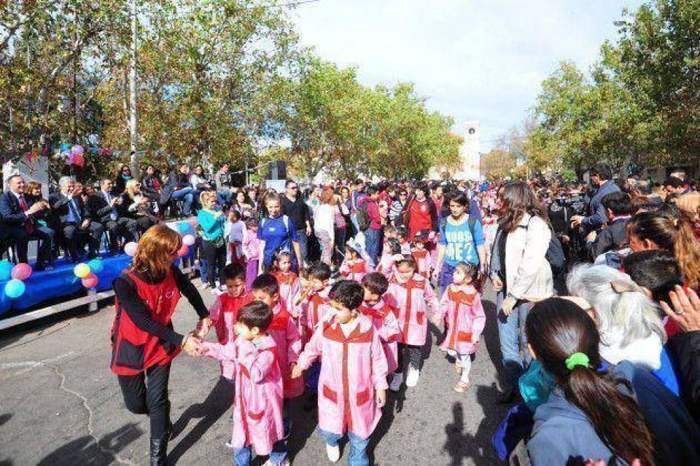 Poggi comparti� la tarde con los chicos de 34 jardines de infantes