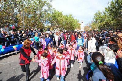 Poggi comparti� la tarde con los chicos de 34 jardines de infantes