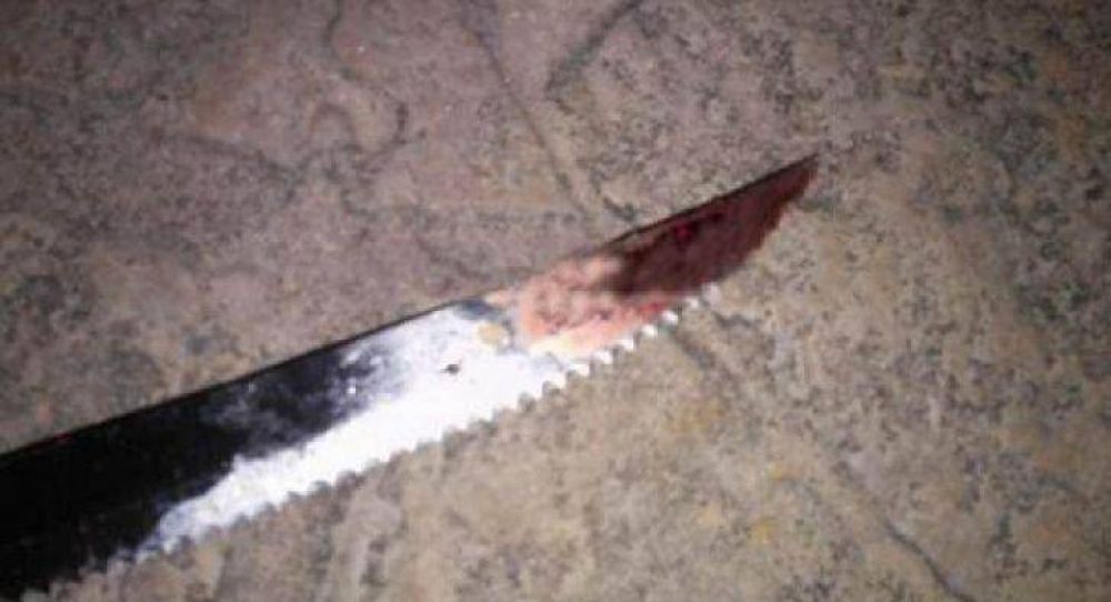 Beb�an en un bar, se desconocieron y uno termin� muerto de una pu�alada