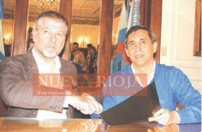 Paredes Urquiza se sum� a la campa�a por #NiUnaMenos