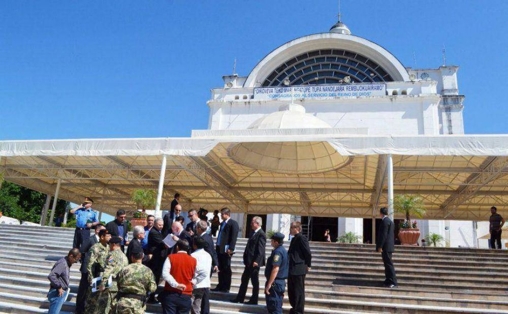 Apuran asfaltados por visita del Papa