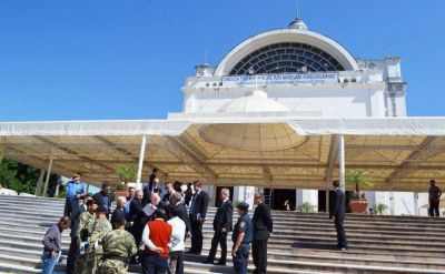 Apuran asfaltados por visita del Papa