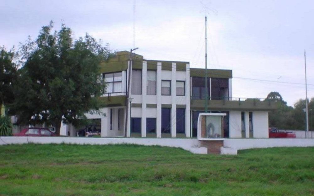 Polic�as aprehendidos por robar repuestos