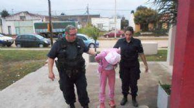 Aprehendida por golpear y amenazar con una cuchilla a una efectivo policial