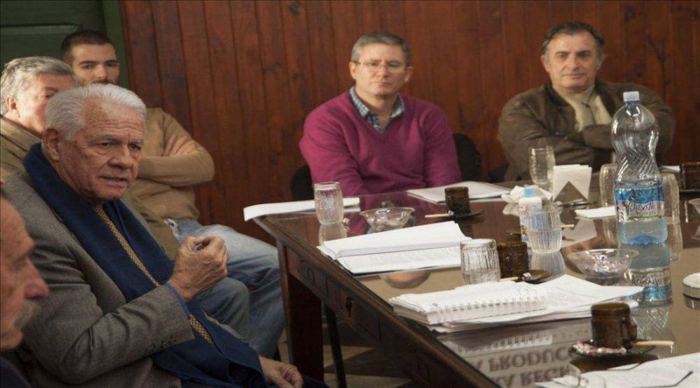 Productores pedir�n respuestas en una asamblea a campo abierto