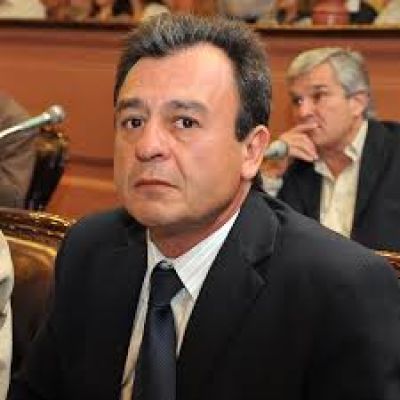 Bisogni baj� su precandidatura a gobernador 