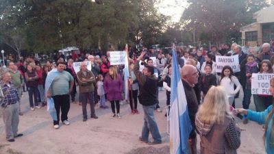 Vecinos de Villa Urquiza pidieron la liberaci�n de las autoridades policiales acusadas de apremios ilegales 