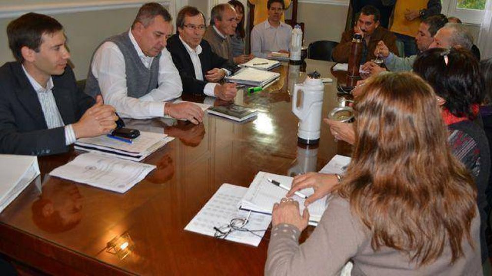Estatales se re�nen con Econom�a por recategorizaciones