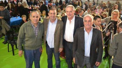 Benedetti se mostr� con los candidatos a intendentes