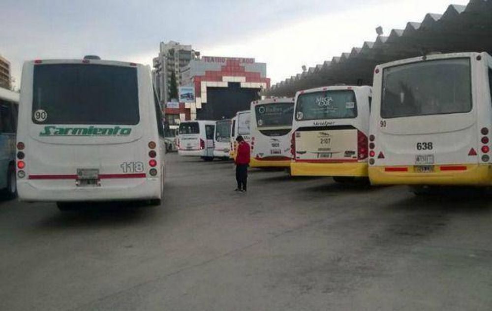 Paran choferes de colectivos interurbanos por 24 horas