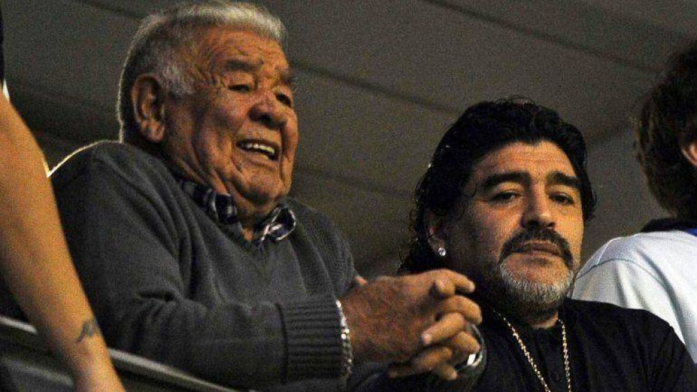 Diego Maradona lleg� a la Argentina: 