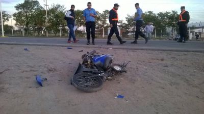 Motociclista grave tras chocar con un cami�n