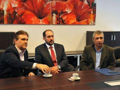 Provincia entreg� $300.000 para obra el�ctrica en el Parque Industrial
