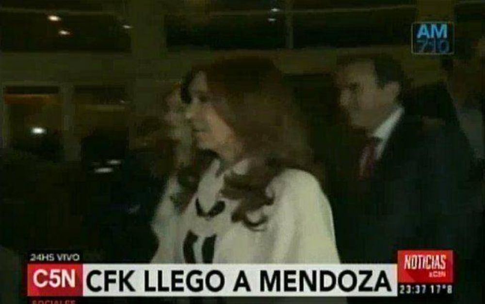 Cristina Kirchner ya se encuentra en Mendoza y hoy inaugurar� obras