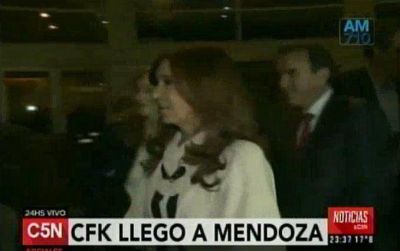 Cristina Kirchner ya se encuentra en Mendoza y hoy inaugurar� obras