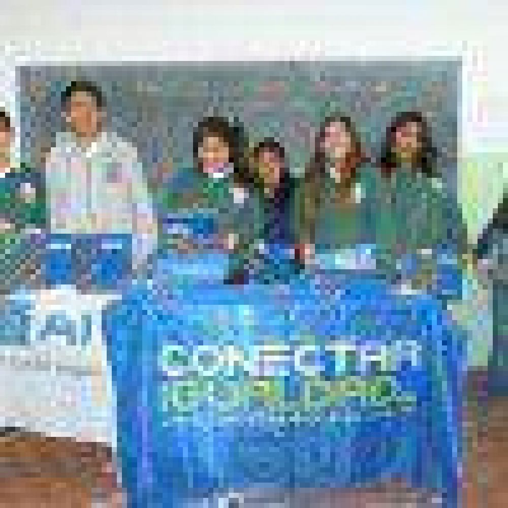 Alumnos de Las Heras y Perito Moreno recibieron nuevas Netbooks
