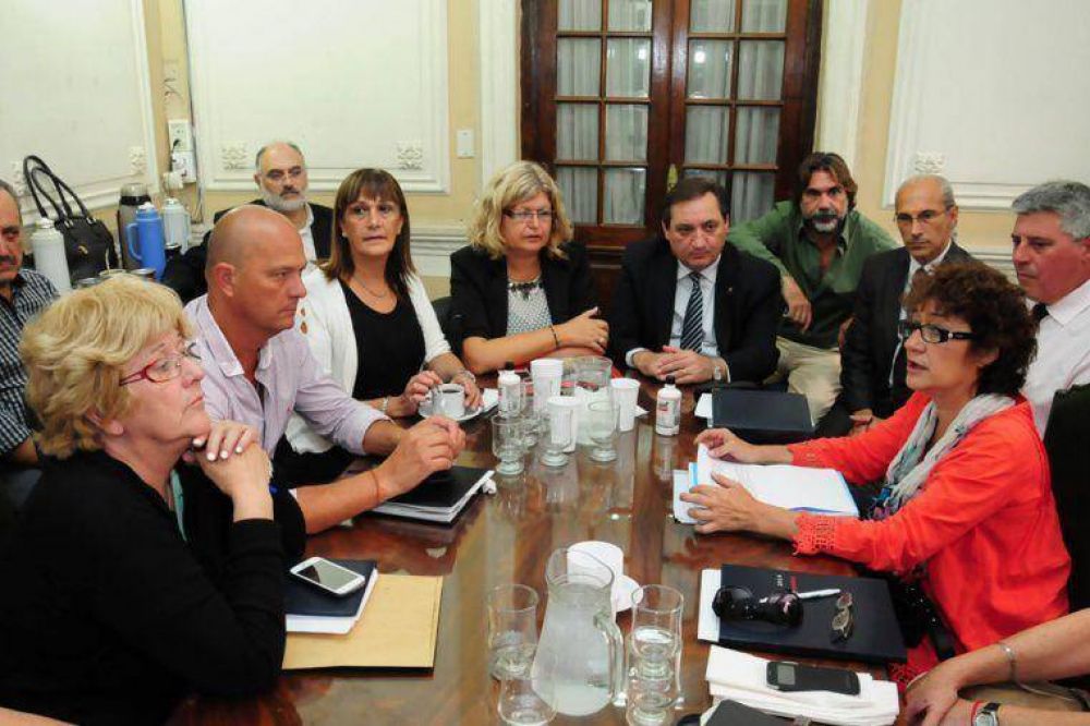 Un acuerdo de Educaci�n con los gremios docentes santafesinos