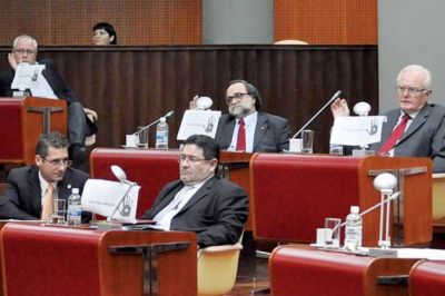 Adhesi�n de la Legislatura a campa�a contra el femicidio instando a esclarecer los distintos casos