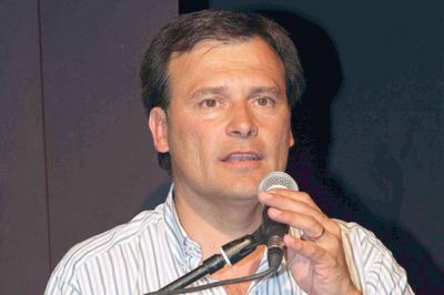 Mac Karthy: �No todo el mundo est� de acuerdo en estas idas y venidas de quienes estamos en pol�tica�