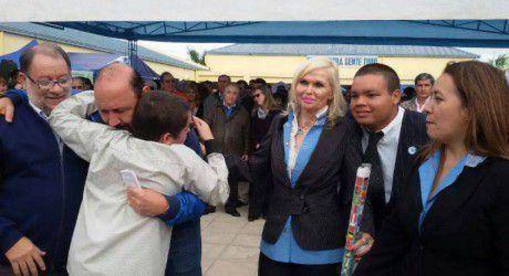 Alumnos de la Escuela Especial N� 1 le brindaron m�sicas a Insfr�n y la sociedad