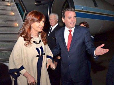 Cristina Kirchner lleg� a Mendoza para apoyar a la f�rmula oficialista