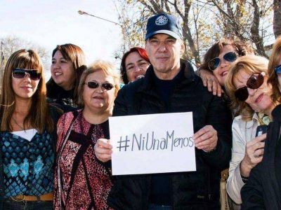 El senador nacional Miguel Pichetto adhiere a la marcha �Ni una menos�