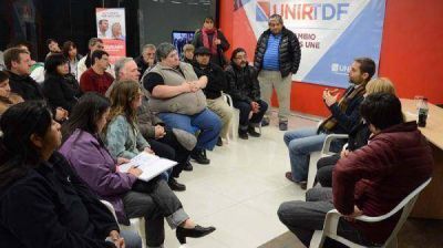 Sciurano y Boyadji�n se reunieron con la Asociaci�n Civil Chacra Fueguina