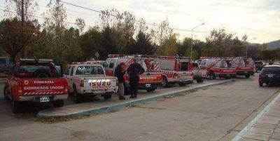 Bomberos voluntarios marcharon a la Legislatura solicitando beneficios sociales