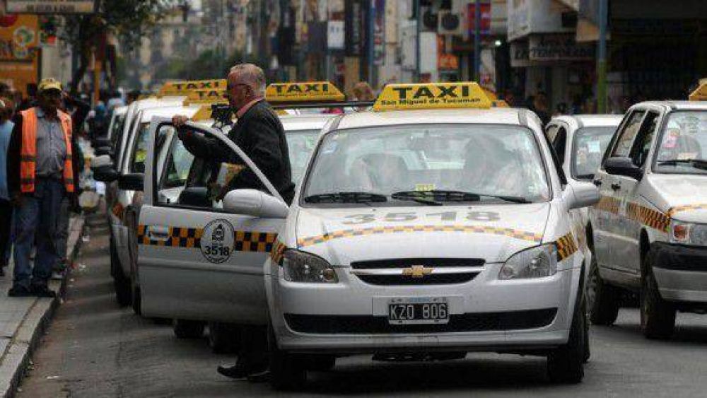 Taxistas amenazan con paro si no los recibe Amaya