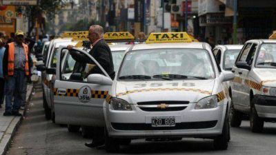 Taxistas amenazan con paro si no los recibe Amaya
