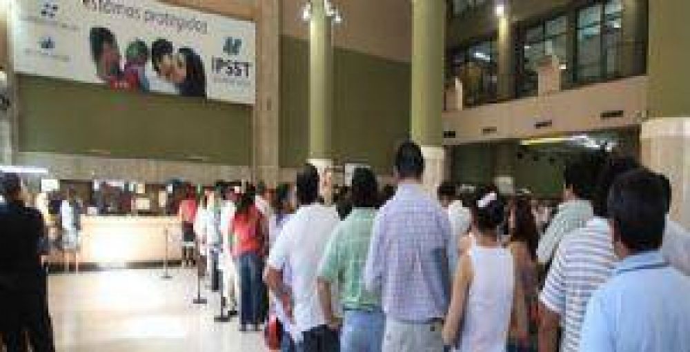 Trabajadores del Subsidio de Salud no atendieron por una protesta