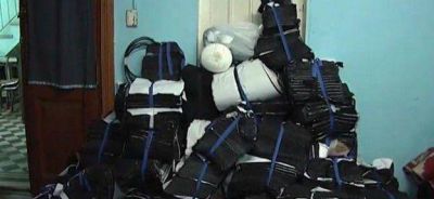 Allanan dos talleres ilegales donde fabricaban uniformes policiales