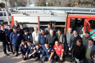 Funcionarios municipales saludaron a los Bomberos Voluntarios de Patagones en su d�a