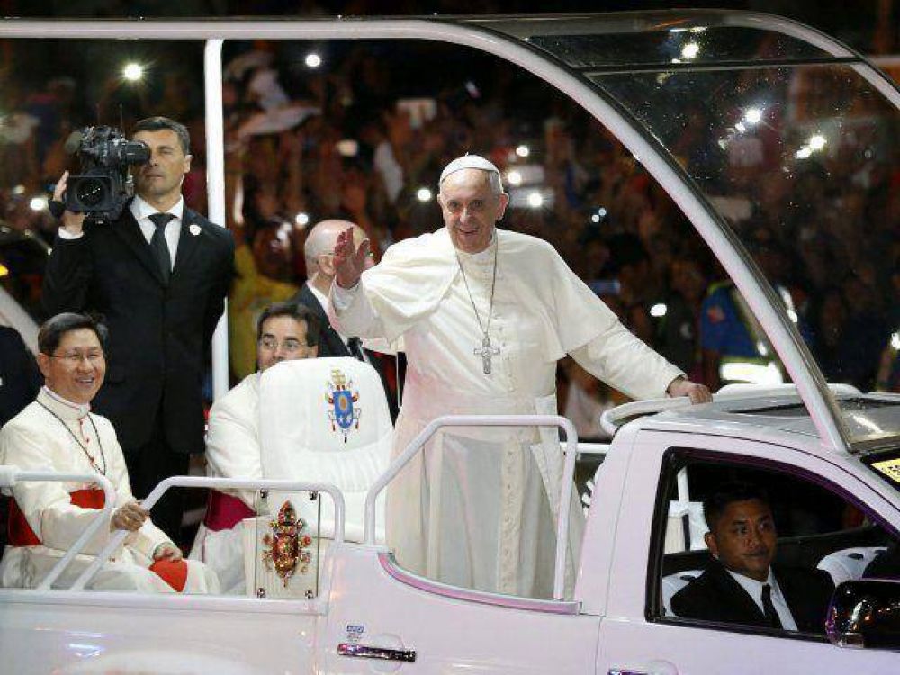 Donan G. 130 millones y 10.000 litros de gasoil para la visita del Papa