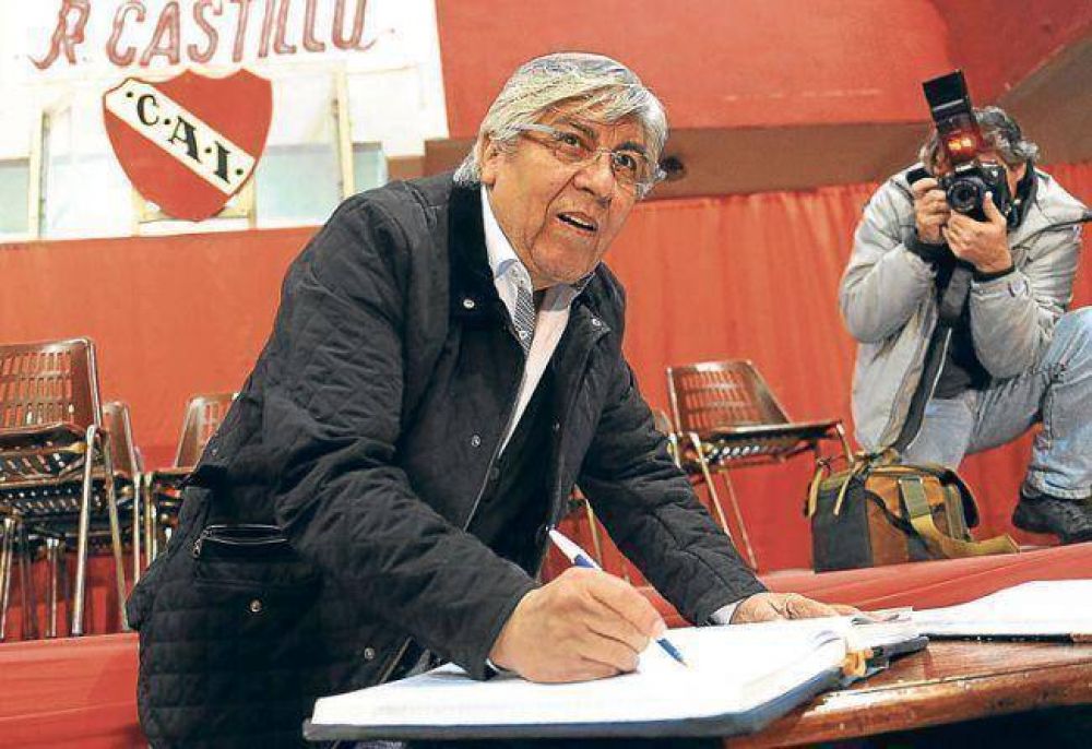 Hugo Moyano buscar�a presidir la AFA