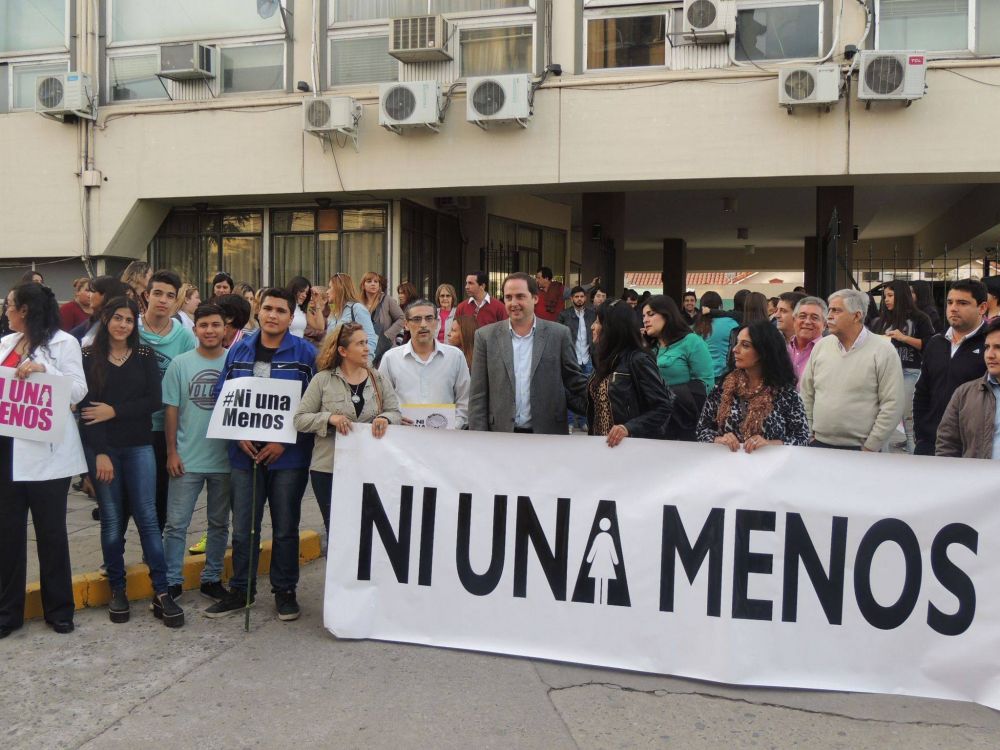 Dalmacio Mera se sum� a la marcha contra la Violencia de G�nero