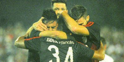 En Formosa y con un estadio repleto, River le gan� 2 a 0 a Liniers de Bah�a Blanca por la Copa Argentina